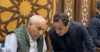 حسين لبيب يواسي طارق السيد في عزاء والده فى حضور نجوم الزمالك