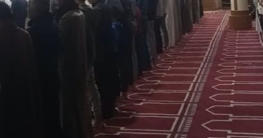 صلاة التراويح بمسجد نادى القنطرة بكفر الشيخ لليلة الـ28 من الشهر الفضيل.. فيديو