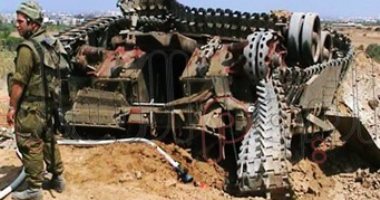 الفصائل الفلسطينية تدمر دبابة ميركافا إسرائيلية بعبوة برميلية وسط غزة