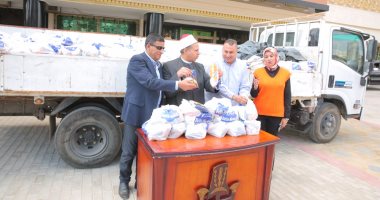 وزارة الأوقاف توزع 56 طن سلع غذائية من صكوك الإطعام بـ11 محافظة