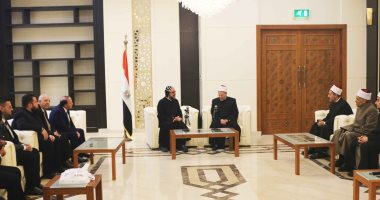 المفتي يستقبل كاهن الكنيسة السريانية الأرثوذكسية في مصر للتهنئة بعيد الفطر