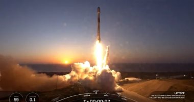SpaceX تطلق 21 قمرًا صناعيًا للإنترنت إلى المدار.. صور