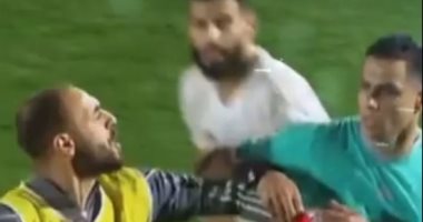 تفاصيل اعتداء لاعبى أبو سليم الليبى على الحكم محمد معروف (فيديو)