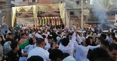 توزيع عيدية وهدايا على المواطنين فى ساحات الاحتفال بعيد الفطر بالدقهلية.. صور