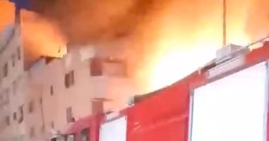 حريق هائل يلتهم عدة محلات فى البيطاش غرب الإسكندرية.. صور وفيديو