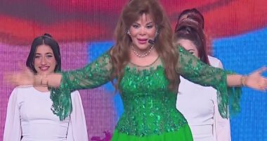 صفاء أبو السعود أمام الرئيس السيسي: أول مرة أغنى "أهلا بالعيد" على المسرح.. فيديو