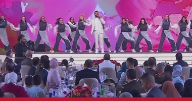 الفنان أحمد سعد يقدم أغنية "العيد أهو جه" أمام الرئيس السيسى وأبناء الشهداء.. فيديو