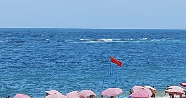 رفع الراية الحمراء على شواطئ الإسكندرية أول أيام العيد: احذروا المنخفض الأوروبى