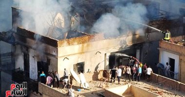 7 مصابين حتى الآن وخسائر بالملايين بحريق أسوان والمحافظ يصل للمتابعة.. صور
