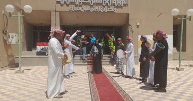 الفرقة البدوية تستقبل وزيرة الثقافة و"فودة" خلال زيارة قصر ثقافة طور سيناء.. فيديو