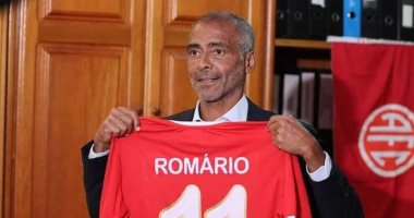 عودة روماريو إلى الملاعب في سن الـ58 عاماً من أجل نجله