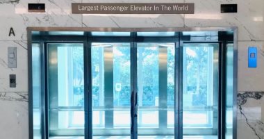 أكبر مصعد ركاب في العالم يمكنه حمل قرابة 235 شخصًا في المرة الواحدة.. فيديو