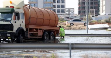 أعنف أمطار وسيول خلال 7 عقود.. الإمارات تحتوى تداعيات المنخفض الجوى 
