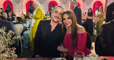 دنيا عبد العزيز وزوجها بحفل زفاف نجل محمد فؤاد