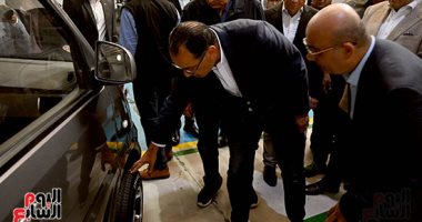 رئيس الوزراء يستهل زيارته لبورسعيد بتفقد المنطقة الصناعية ومصنع لإطارات السيارات