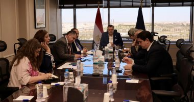 وزير السياحة يعقد اجتماعاً لاستعراض مستجدات الخطة التنفيذية لتحسين التجربة السياحية في مصر