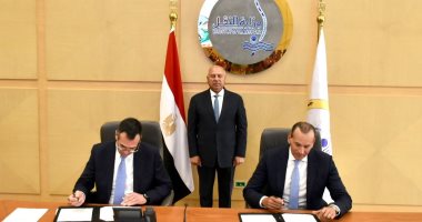 وزير النقل يشهد توقيع عقد تنفيذ البنية الفوقية لمحطة الحاويات تحيا مصر1