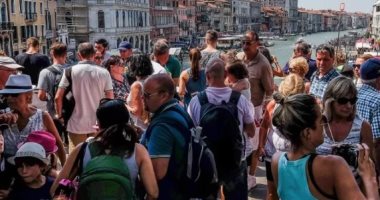 احتجاجات في فينيسيا الإيطالية بعد فرض رسوم لدخول السياح بتذاكر