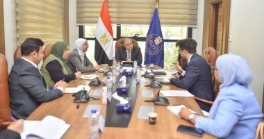 رئيس هيئة الدواء يجتمع مع مسئولي السياسات التجارية في سفارة بريطانيا بمصر