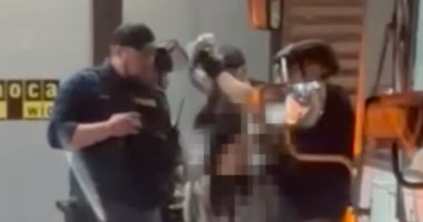 ABC News: شرطة أريزونا تخلع حجاب مسلمة باحتجاجات الطلاب ضد إسرائيل..فيديو