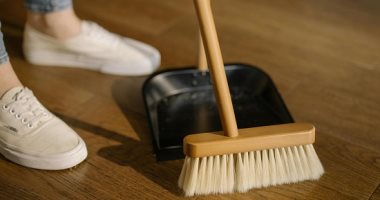 7 طرق سهلة وبسيطة لتنظيف أرضيات منزلك.. خليها تلمع