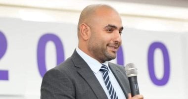 "الاتصالات" تنعي محمد عزب رئيس قطاع الإعلام بالشركة المصرية للاتصالات