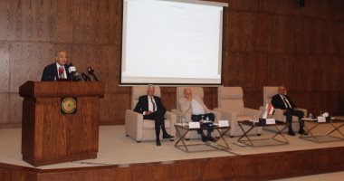 الدكتور علي المصيلحي وزير التموين خلال المؤتمر الصحفى
