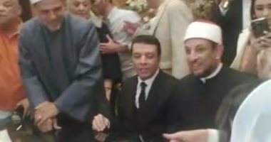 بالمزمار البلدى.. مصطفى كامل يحتفل بعقد قران ابنته.. فيديو