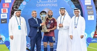 إسماعيل مطر نجم الكرة الإماراتية يعلن اعتزاله بعد التتويج بكأس رابطة المحترفين
