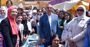 محافظ الإسكندرية يتفقد معرض الأسر المنتجة في ستانلى احتفالًا بأعياد الربيع
