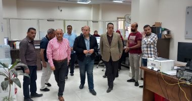نائب محافظ الجيزة يتابع طلبات التصالح على مخالفات البناء بالحوامدية.. صور
