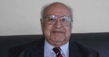 رئيس جامعة القاهرة ينعى الدكتور إبراهيم درويش أستاذ العلوم السياسية