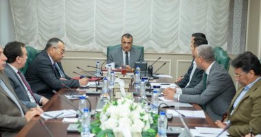 وزير الإنتاج الحربي يستعرض مع وفد "الخليج للمصاعد الكهربائية" التعاون المشترك