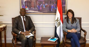 وزيرة التعاون الدولي تبحث مع المدير القطري للبنك الأفريقي للتنمية برامج التعاون المشترك