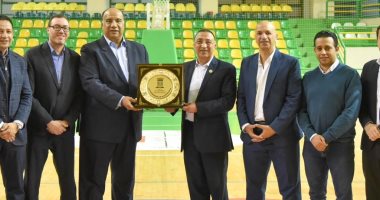 محافظ الإسكندرية يكرم أبطال فريق كرة السلة بنادى الاتحاد السكندرى