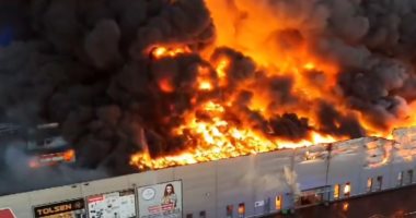 حريق يلتهم نحو 80% من مركز تسوق ضخم فى بولندا.. فيديو