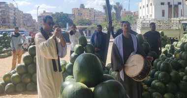 بالمزمار الصعيدى.. افتتاح أكبر مزاد لبيع البطيخ فى وكالة الحضرة بالإسكندرية