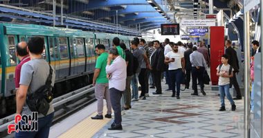 ركاب الخط الأخضر الثالث يعبرون عن سعادتهم بافتتاح محطة جامعة القاهرة.. فيديو