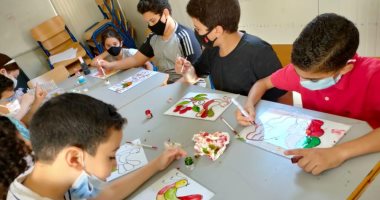 ورشة لتعليم الرسم على الزجاج فى مكتبة مصر الجديدة للطفل