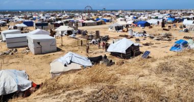 جارديان ترصد وضع المخيمات فى غزة: لا ماء ولا طعام ولا رعاية صحية ولا مراحيض