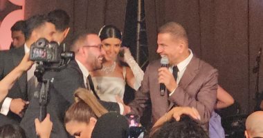 عمرو دياب يتألق في حفل زفاف ريم سامي بأجمل أغنياته ويقدم باقة من القديم