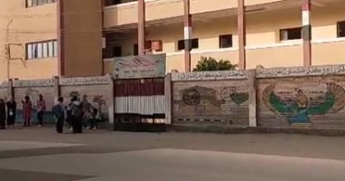 طلاب الإعدادية يتوافدون على اللجان فى ثانى أيام الامتحانات بسوهاج.. فيديو