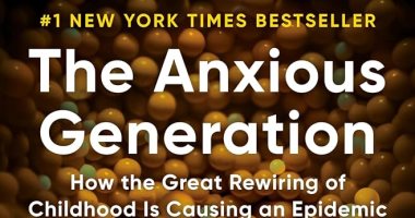 كتاب أثار ضجة.. "الجيل القلق" يحذر من هواتف تدمر الصحة العقلية للأطفال