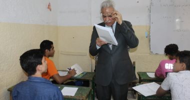 مدير "تعليم القاهرة" يتفقد امتحانات الشهادة الإعدادية فى يومها الخامس