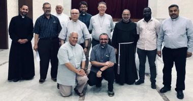 مطران الكنيسة اللاتينية بمصر يلتقى رؤساء الرهبانيات الرجالية