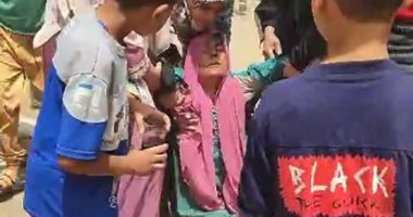 انهيار والدة إحدى فتيات حادث ميكروباص معدية أبو غالب.. فيديو 