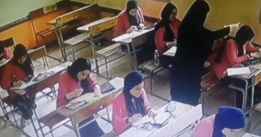 المعلمة صاحبة فيديو التهوية على الطالبات أثناء الامتحان: هذا دافع إنسانى