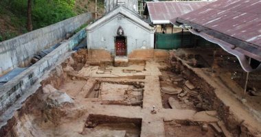 العثور على كنوز قديمة يعود تاريخها للقرن السابع بمعبد بالهند