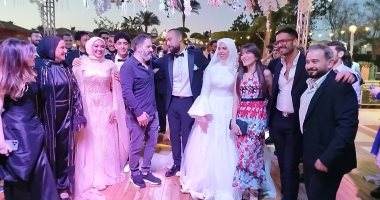 إدوارد وسناء منصور وخيرى رمضان في زفاف نجل الإعلامية دعاء عامر