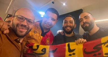 جمهور الأهلي والترجي قابلوا بعض.. مباراة مبكرة فى التشجيع بأحد مطاعم القاهرة